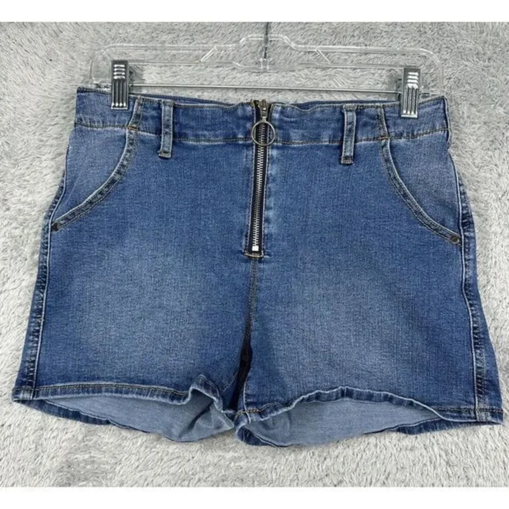 GUESS Women Mid-Rise Zip Front‎ Denim Shorts Size 29